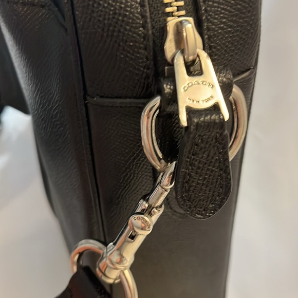 Coach Metropolitan Black Slim Briefcase Handbag
Saffiano Leather EUC - Picture 3 of 13